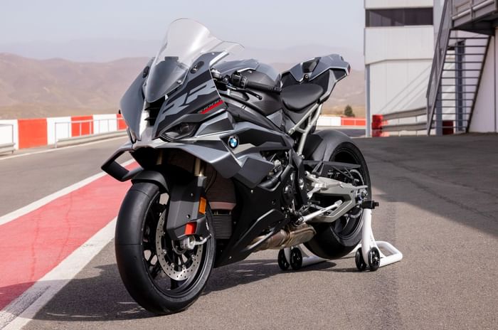 BMW S 1000 RR front left static on track BMW S 1000 RR front left static on track
